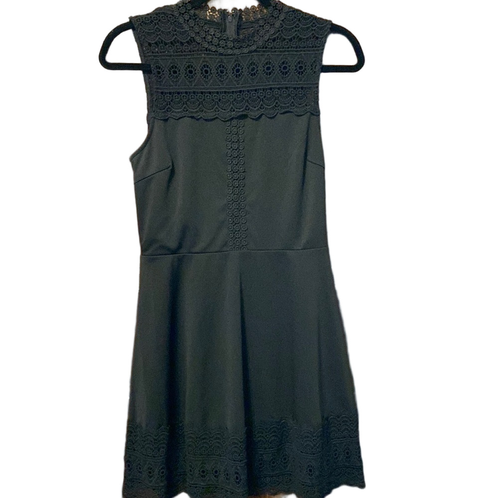 Francesca’s Sleeveless Dress With Lace Detail NWT